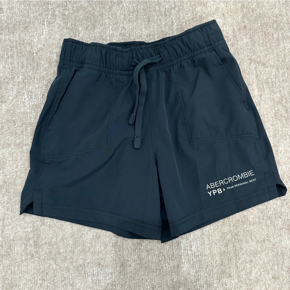 Abercrombie Kids Boy’s Black Shorts size 5/6